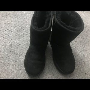 Black ugg classic boots
